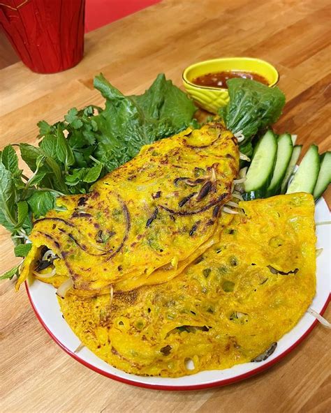 Bánh Xèo: Vietnamese Vegan turmeric crepes .